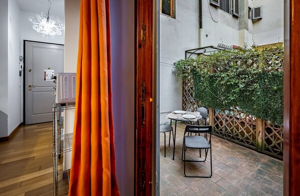 Unclassified image, 1 of 27, button