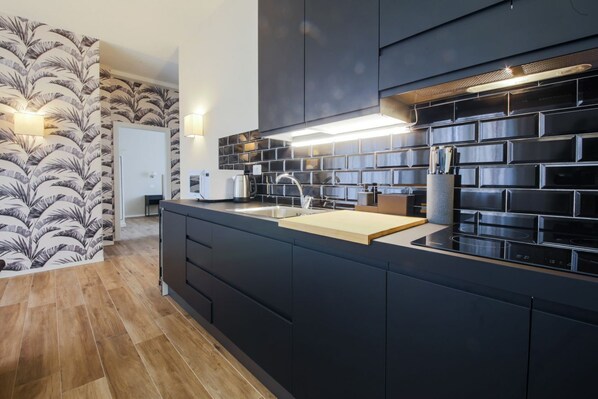 Fridge, microwave, stovetop, coffee/tea maker