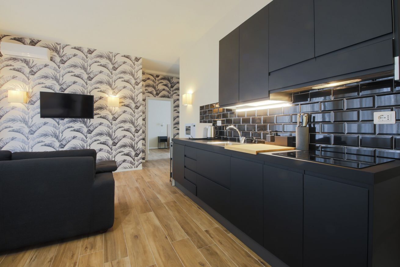 Een koelkast, een magnetron, een kookplaat