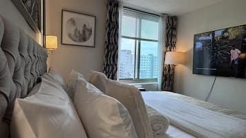 2 bedrooms, in-room safe, desk, iron/ironing board