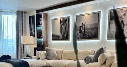 Modern 2BR with Fireplace &Fitness & Lounge