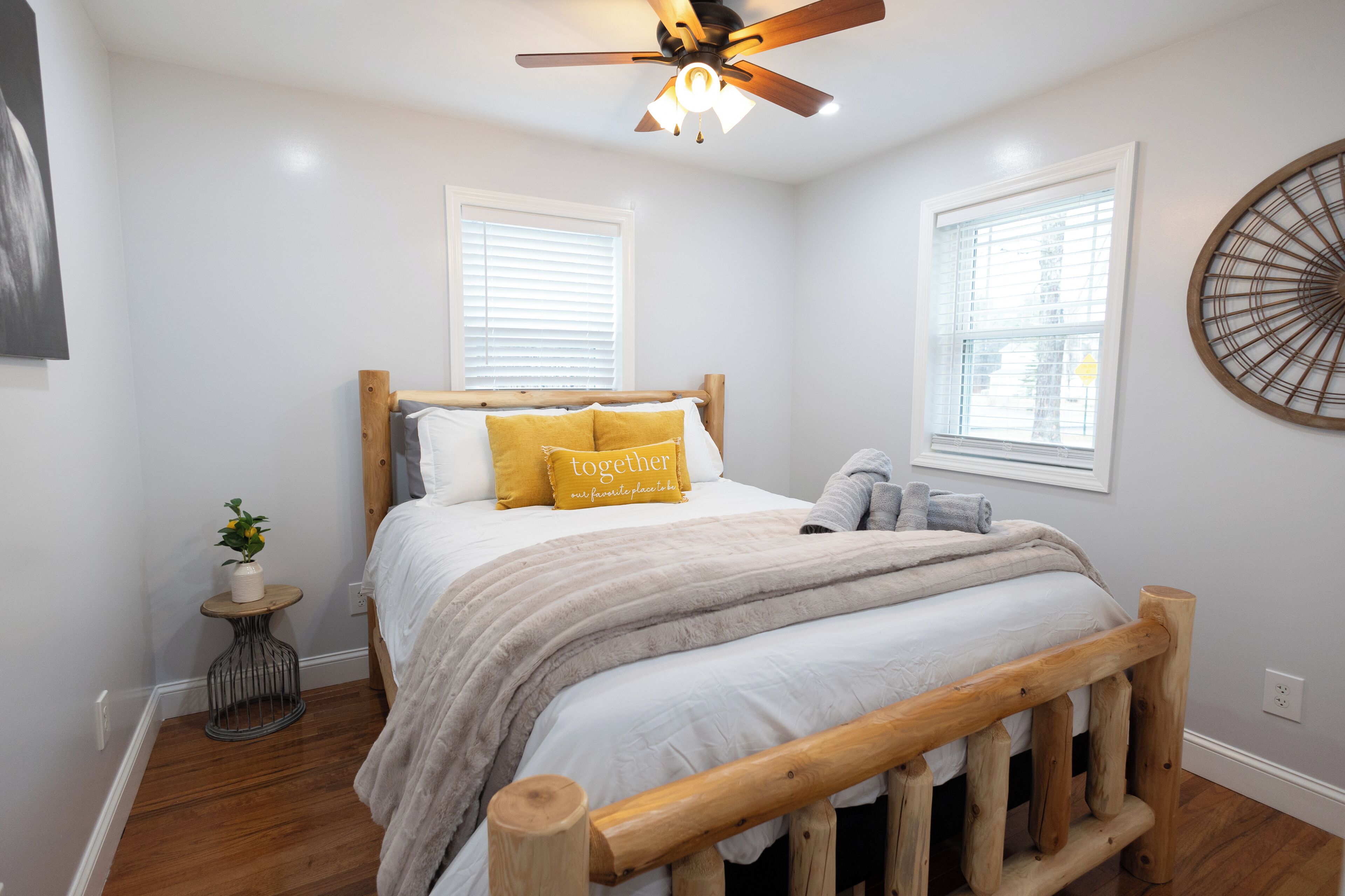 5 bedrooms, desk, travel cot, WiFi