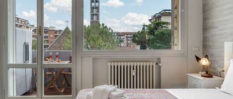 1 bedroom, iron/ironing board, internet, bed sheets