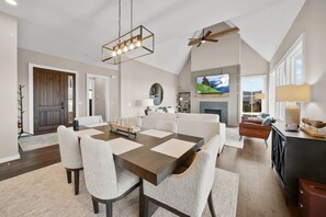 Interior - Panoramic Blue Ridge Views, Outdoor Fireplace & Blue Ridge Mountain Club (Boone)