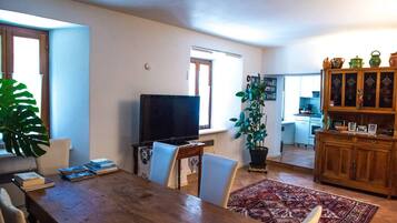 Apartment, 1 Bedroom, Smoking, Balcony | Living room