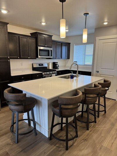 3-bedroom house, 3 minutes from airport, 5 minutes from Bozeman, Outdoor Hot Tub