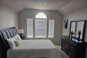 4 habitaciones, tabla de planchar con plancha y wifi 