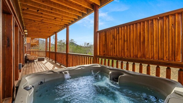 Bañera de hidromasaje al aire libre