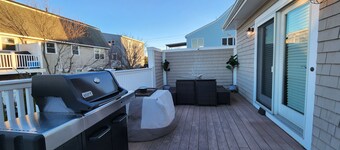 Waterfront spacious 5-bedroom bungalow on Plum Island, Newburyport with WiFi, AC