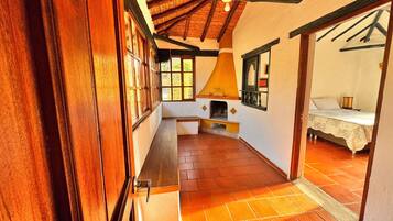 Suite Junior, vista giardino | Una scrivania, Wi-Fi gratuito