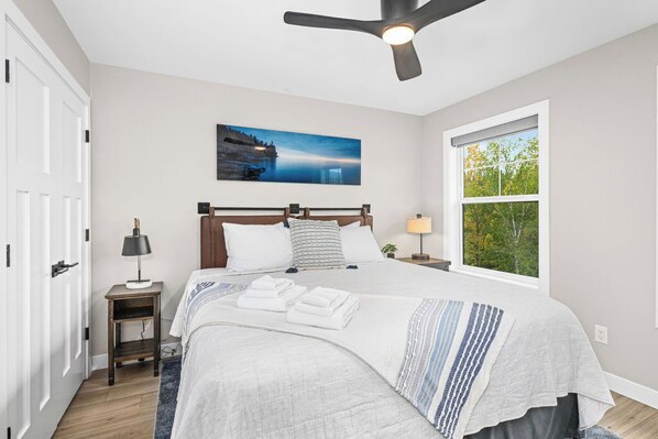 4 bedrooms, desk, iron/ironing board, free WiFi