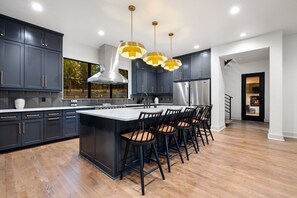 Refrigerador, microondas, horno, placa de cocina