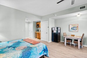 1 habitación, escritorio, tabla de planchar con plancha y wifi gratis