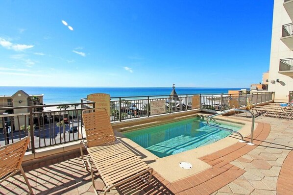 Een verwarmd zwembad