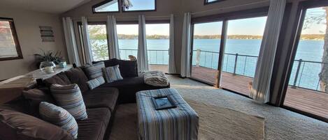 Smart-TV, Kamin, Videospiele, DVD-Player