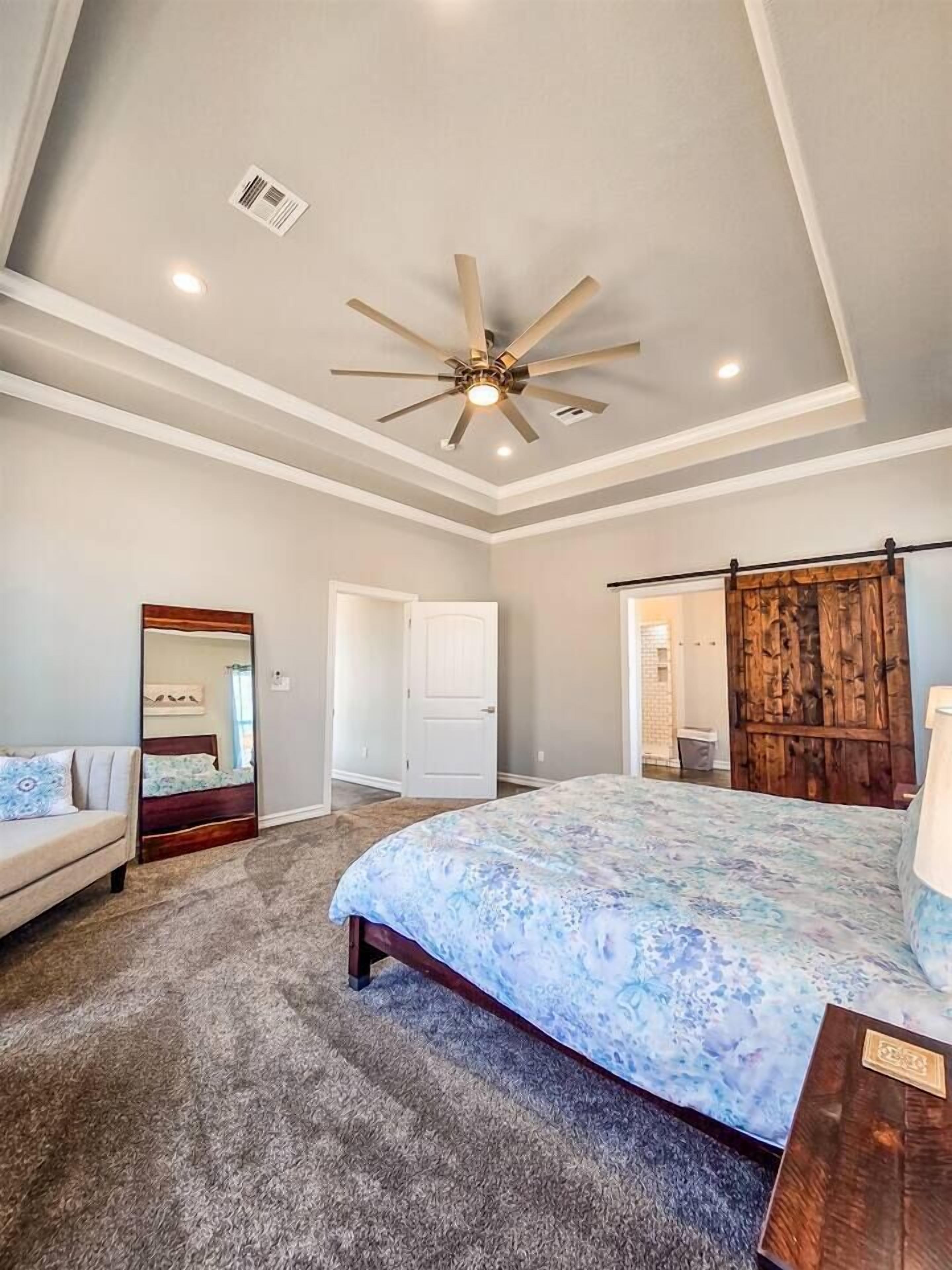 3 sovrum, skrivbord, gratis wi-fi och sängkläder