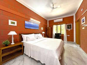 2 bedrooms, desk, iron/ironing board, WiFi