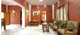 Charming 2-bedroom farmhouse with WiFi, AC in pristine Alanthurai, Coimbatore