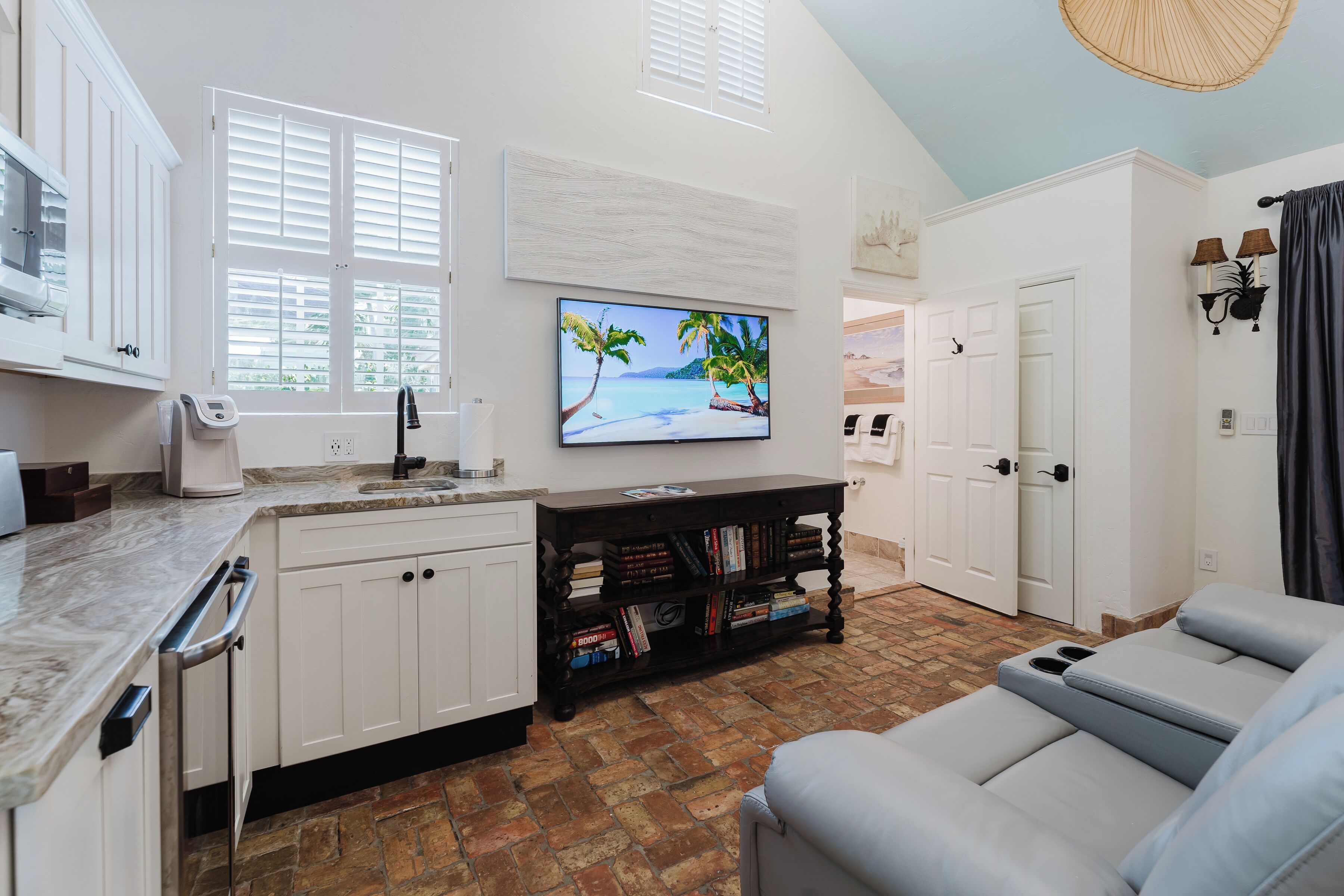 Comfort Studio, Kitchenette, Garden View | Private kitchenette | Mini-fridge, microwave, coffee/tea maker, toaster