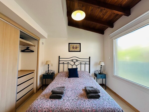 1 bedroom, internet, bed sheets