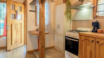 Fridge, microwave, oven, coffee/tea maker