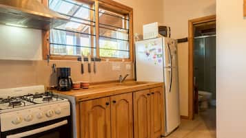 Fridge, microwave, oven, coffee/tea maker