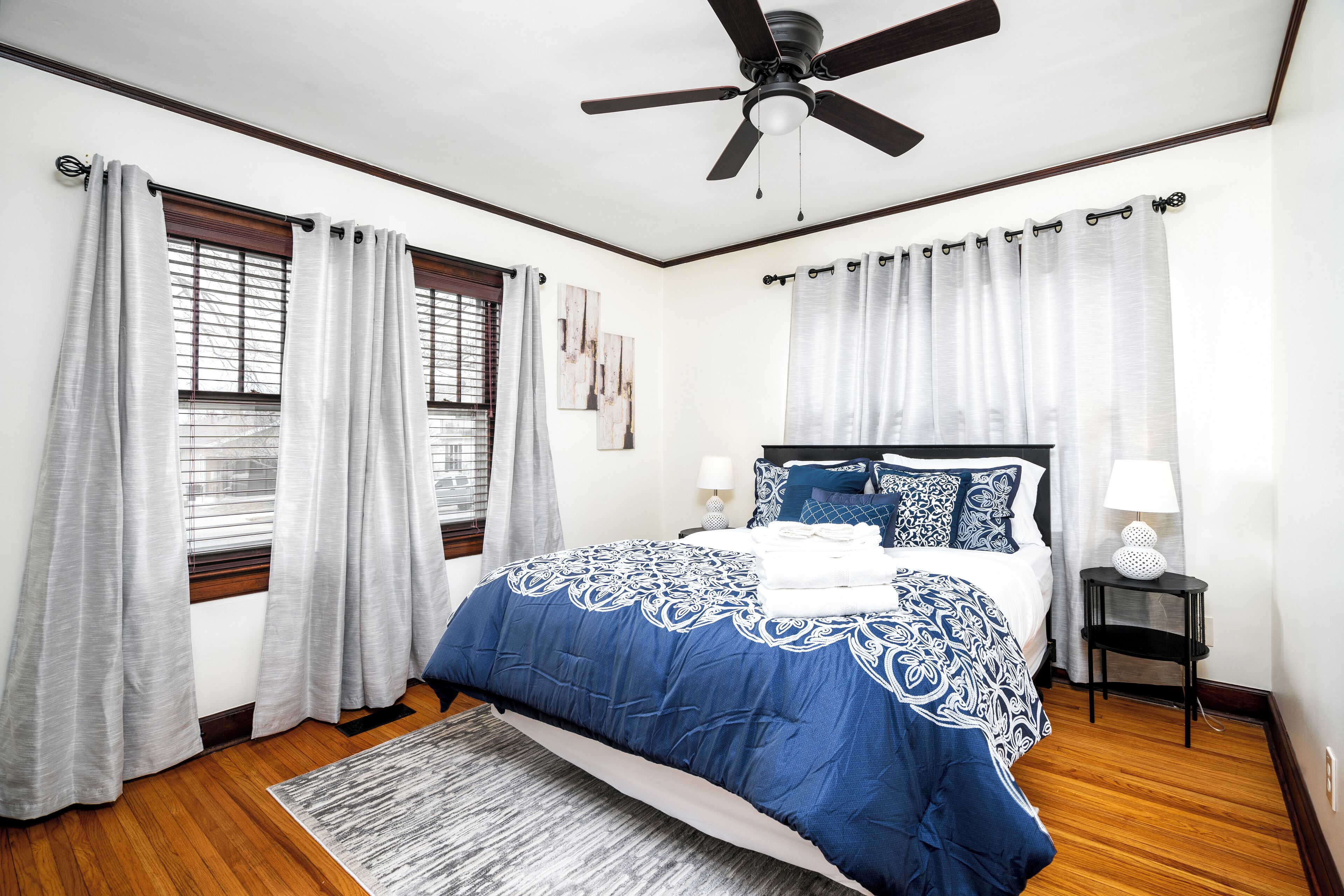 3 bedrooms, desk, iron/ironing board, travel crib