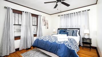 3 bedrooms, desk, iron/ironing board, travel crib