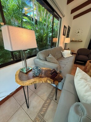 Smart TV - Casa de Palmas -Modern Villa in 4 Star Beach Resort Short Walk to Playa Hermosa! (Playa Hermosa)
