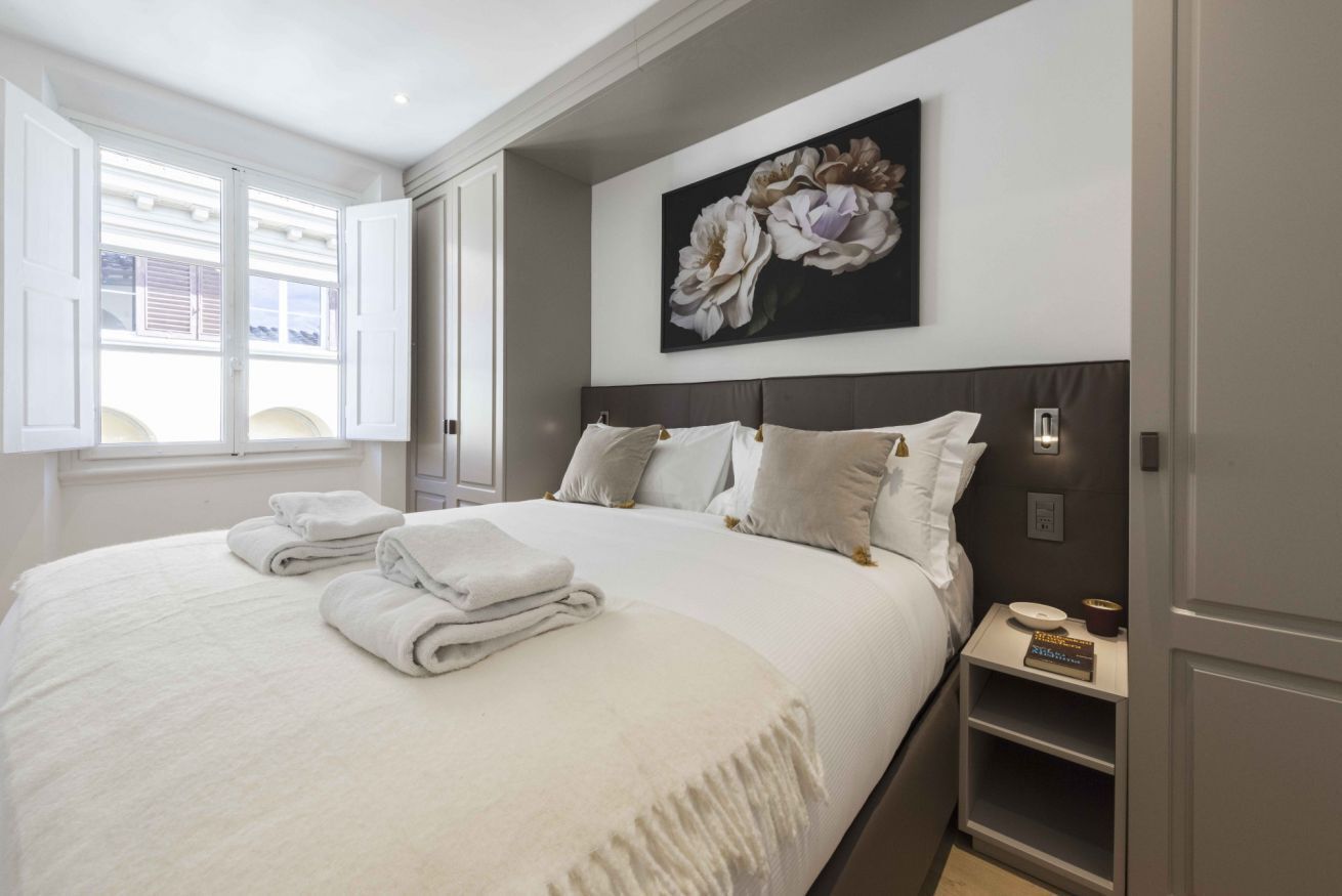 3 habitaciones, tabla de planchar con plancha, wifi y ropa de cama 