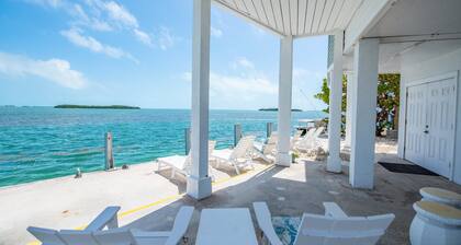 Direct Oceanfront Cudjoe Key Escape 56' Dock, Ocean Views, Kayaks, Bikes & Pool