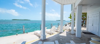 Direct Oceanfront Cudjoe Key Escape 56' Dock, Ocean Views, Kayaks, Bikes & Pool
