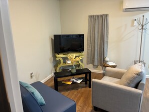 Smart TV - Serenity Studio with WiFi and Kitchen Travel Professionals Delight (Springfield)
