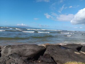 Chaises longues, serviettes de plage