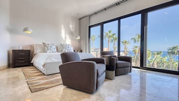 4 bedrooms, in-room safe, iron/ironing board, WiFi