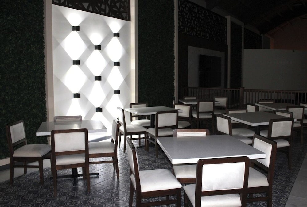 Hangar Inn Tijuana photo 7