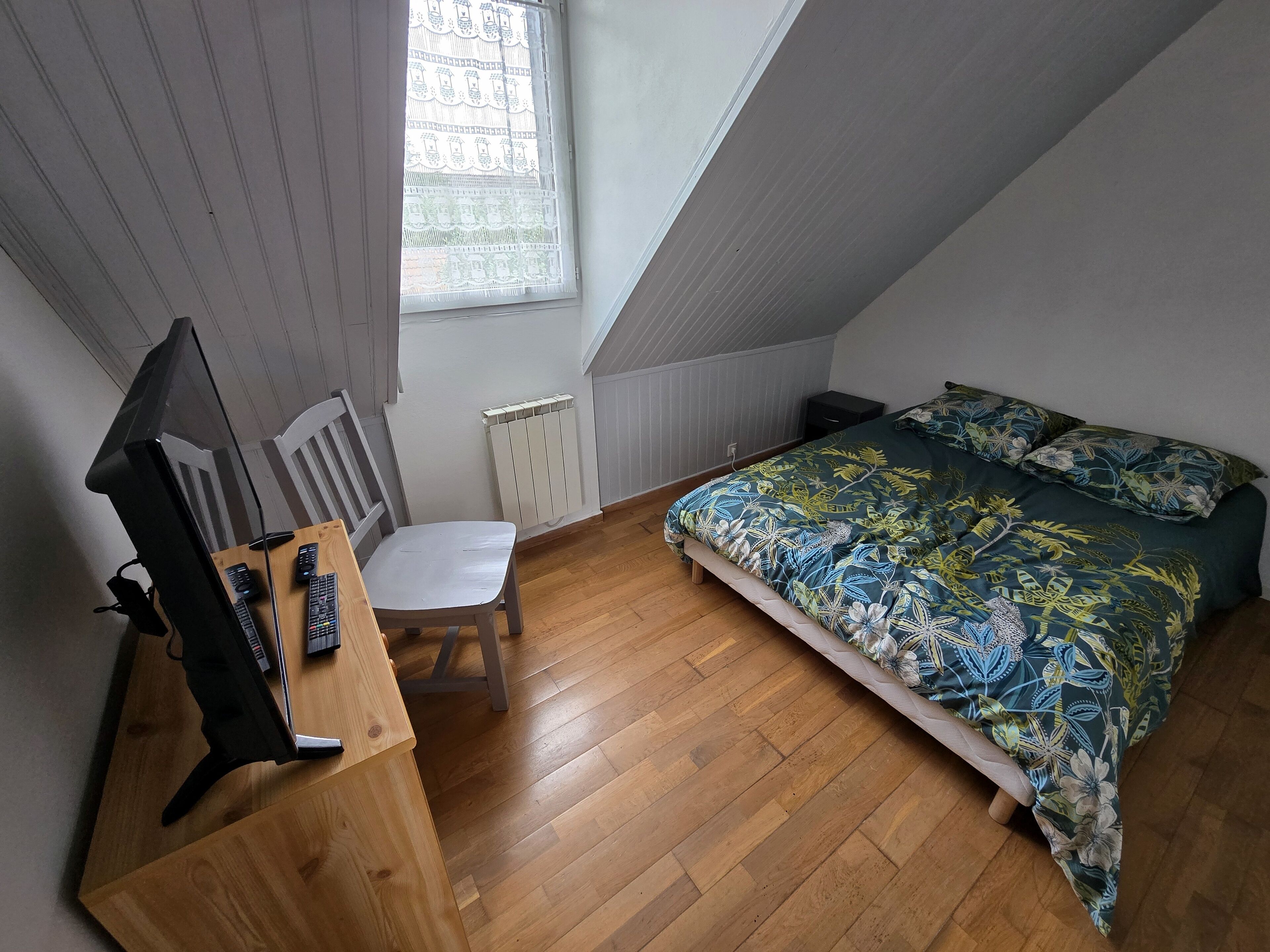 1 bedroom, iron/ironing board, internet, bed sheets