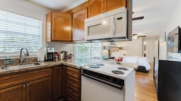 Comfort Apartment, 1 Bedroom, Garden View | Private kitchen | Full-sized fridge, microwave, oven, stovetop