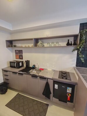 Fridge, microwave, stovetop, coffee/tea maker
