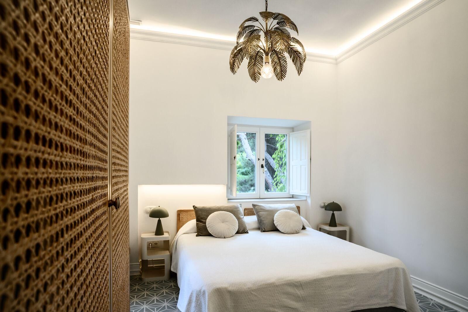 10 bedrooms, travel crib, WiFi