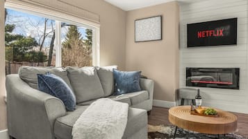 Smart TV, fireplace