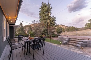 Outdoor dining - LUX Guest Suite Near Amazing Hiking Trails (Colorado Springs)