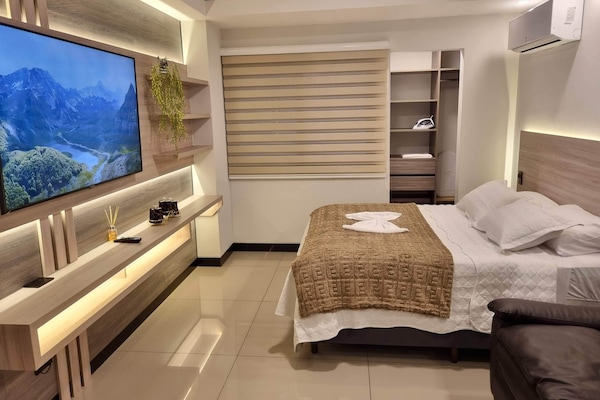 1 Schlafzimmer, Schreibtisch, BĂŒgeleisen/BĂŒgelbrett, kostenloses WLAN