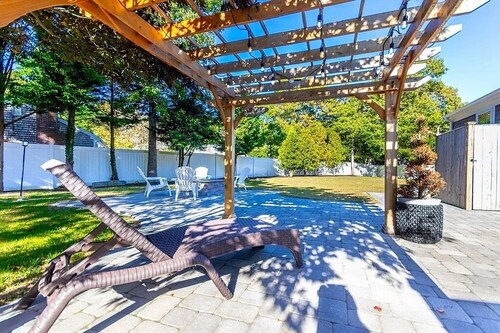 Cape Diem ; All new; 1.5m to Criagville, Hyannis beach; with WiFi, AC