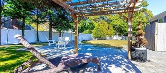 Cape Diem ; All new; 1.5m to Criagville, Hyannis beach; with WiFi, AC