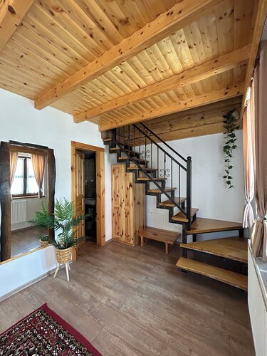 Charming 1-bedroom apartment with WiFi, AC in serene Jezerce