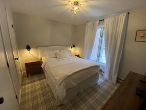 3 bedrooms, in-room safe, desk, WiFi