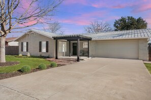 Exterior - Haus on Edison | 3/2, Full Kitchen, Private Pool (Fredericksburg)