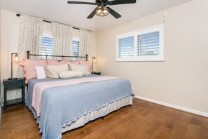 3 makuuhuonetta, silitysrauta/-lauta, ilmainen Wi-Fi, vuodevaatteet