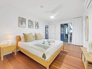 4 bedrooms, iron/ironing board, WiFi, bed sheets